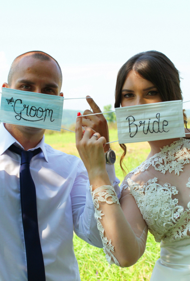 عروس تثير الجدل بسبب محاولتها الإصابة بعدوى كورونا قبل الزفاف!