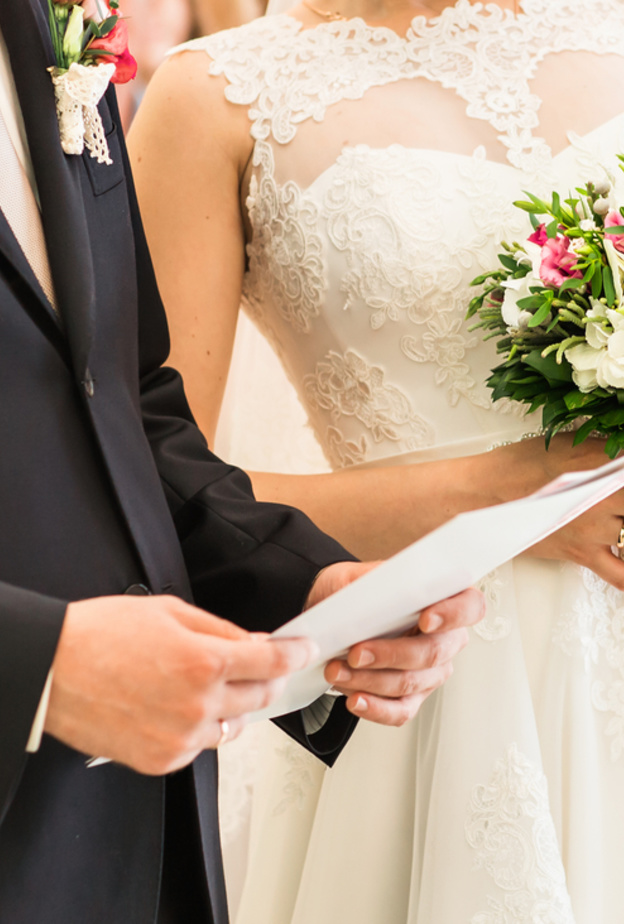 shutterstock_خلاف بين عروس وصديقتها كاد يلغي حفل الزفاف