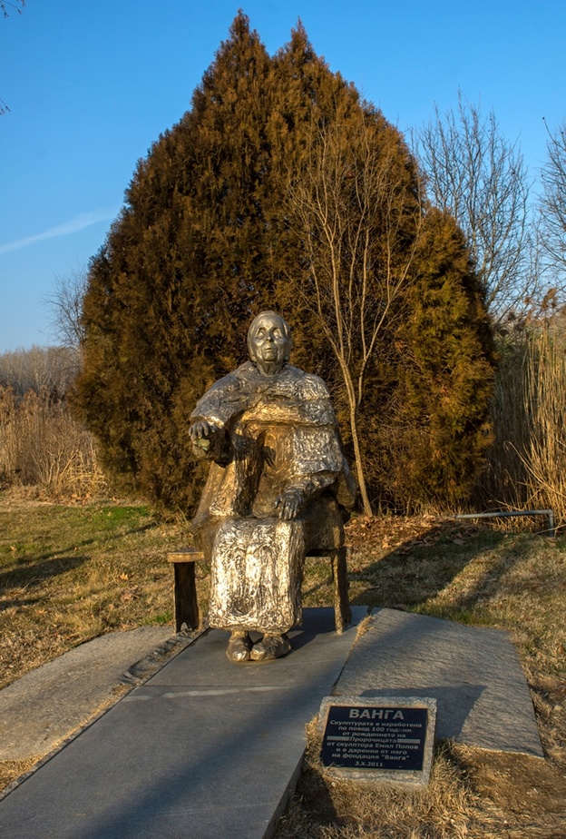 توقعات العرافه العمياء بابا فانجا لعام 2022