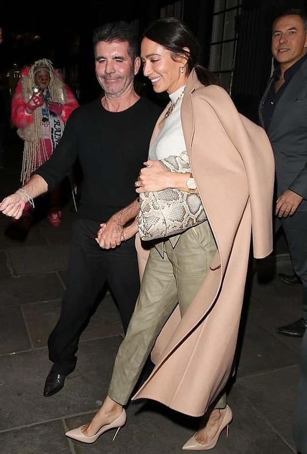 شاهدوا خاتم الخطبة الذي قدمه سايمون كول لخطيبته لورا سيلفرمان