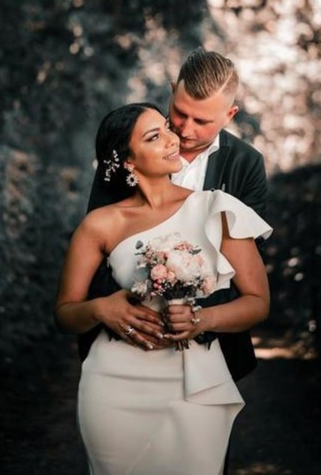 عروس تتعرض للانتقاد بسبب فرضها لشروط وقواعد غريبة على ضيوف زفافها