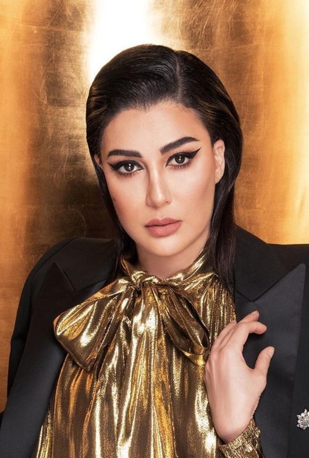 غادة عبد الرزاق تواكب صيحة الآيلانير الغرافيكي 