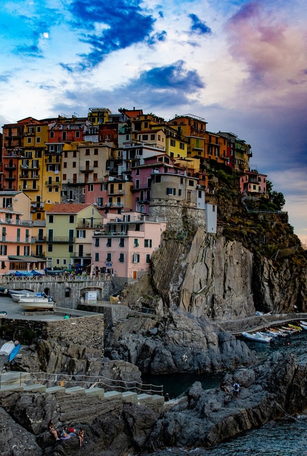 أجواء رومانسية ساحرة في قرية مانارولا بواسطة HulmDesign