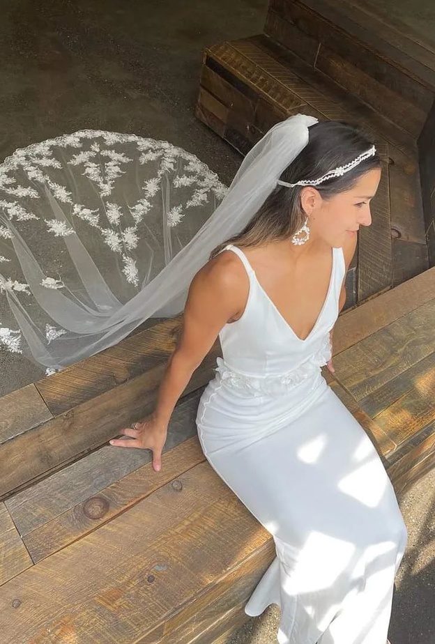 ارتداء العروس لطرحة زفاف