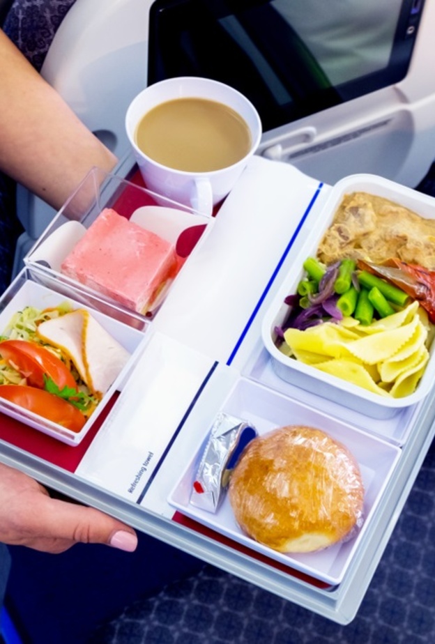 اطعمة لا ينصح بتناولها عند السفر بالجو منها البقوليات