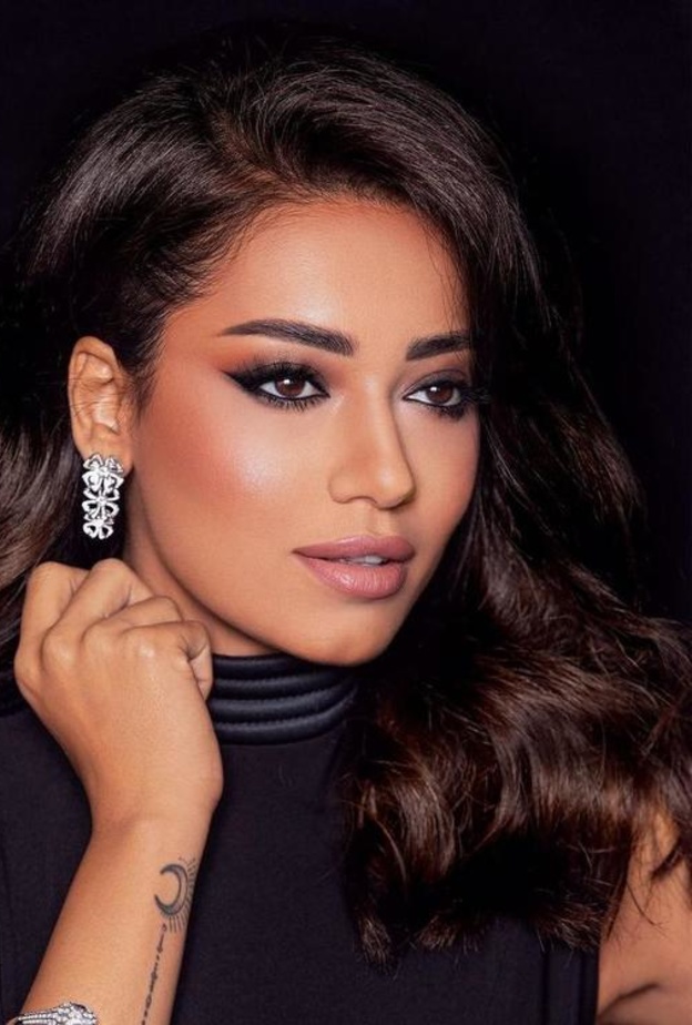 ​  مكياج عيون ترابي من وحي رحمة رياض - صورة من حسابها على انستغرام  ​