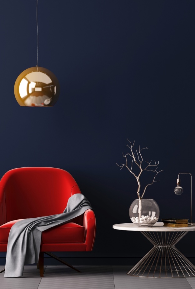 الأحمر القاني في تصميم كرسي