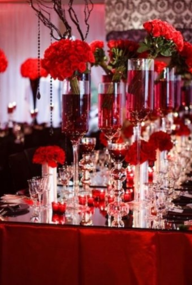 الأكسسوارت و الزينة الحمراء تزين حفل زفافك في عيد الحب