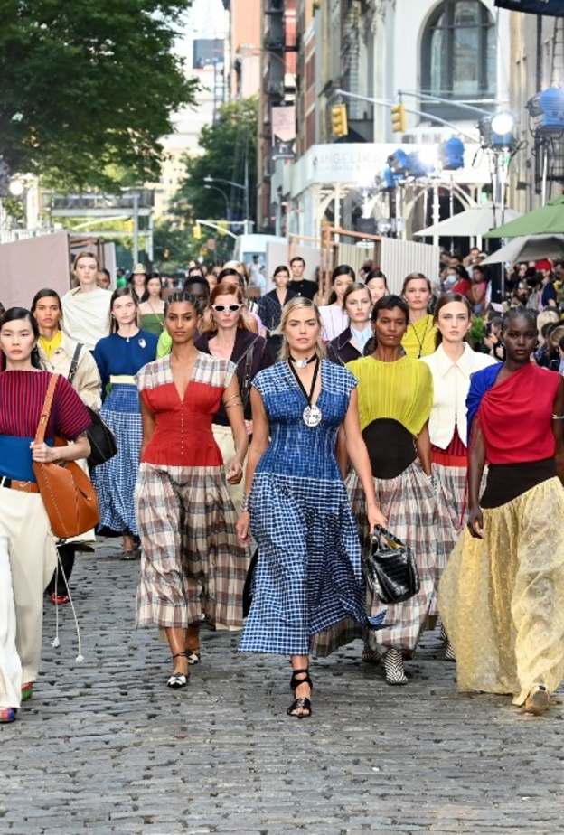 الأنظار تتجه نحو أسبوع الموضة في نيويورك 2022 إليكم أحدث التغييرات