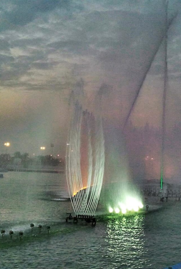 النافورة الراقصة في منتزه الملك عبدالله البيئي- @mai_m061