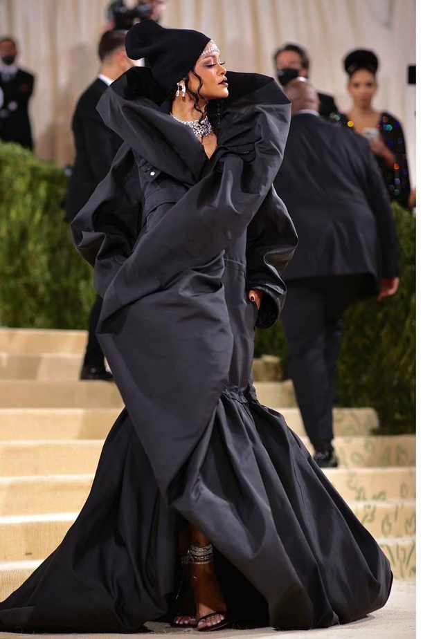 بدأت العلامة التي انشأتها ريهانا في افتتاح متاجر في مدن رئيسية مثل هيوستن ولوس أنجلوس