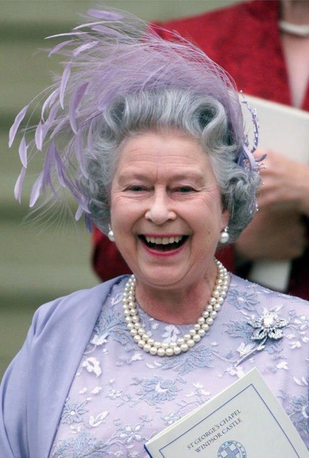 في اليوبيل البلاتيني.. الملكة اليزابيث Elizabeth تعلن هوية وريثتها ومجوهرات أسطورية دخلت التاريخ