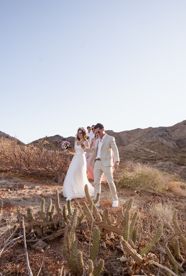 خلاف بين عروسين بسبب طلاق والد ووالدة العريس في حفل الزفاف