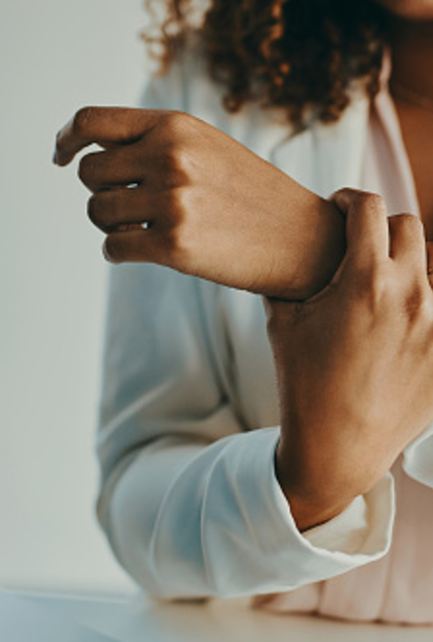 اسباب متلازمة النفق الرسغي وعلاجها