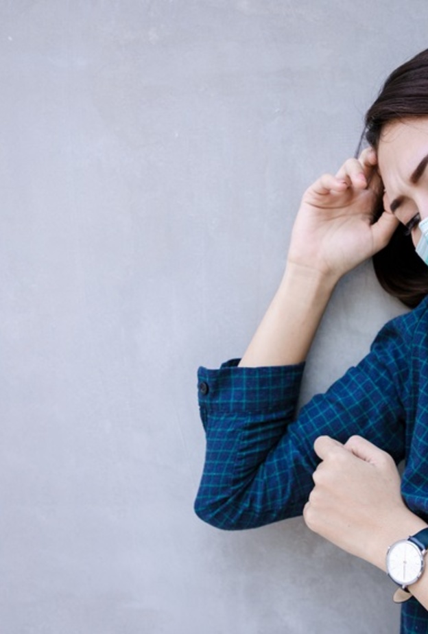 علامات الصداع الذي يدل على الاصابة باوميكرون