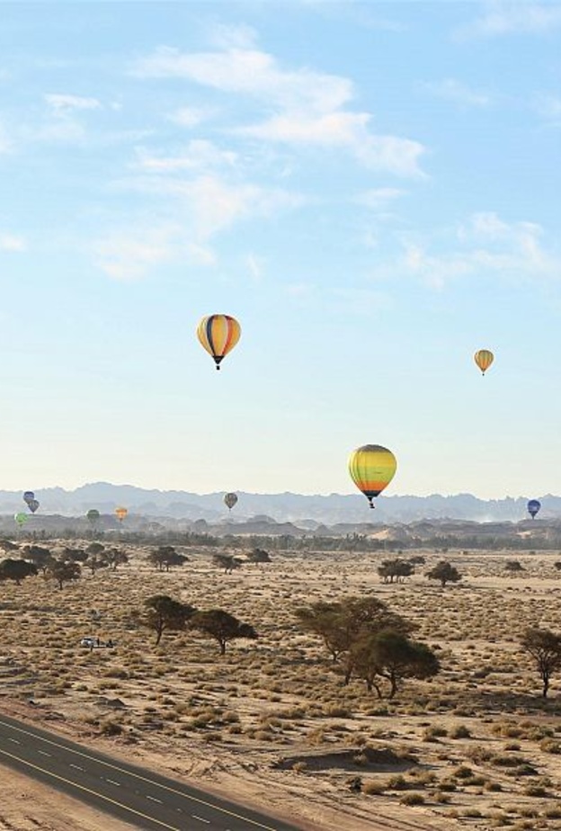 سحر الطبيعة في مهرجان المناطيد في سماء العلا - المصدر واس