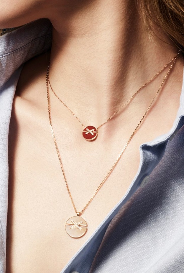 سلاسل ذهب ناعمة ورقيقة لاطلالتك في نهار عيد الحب