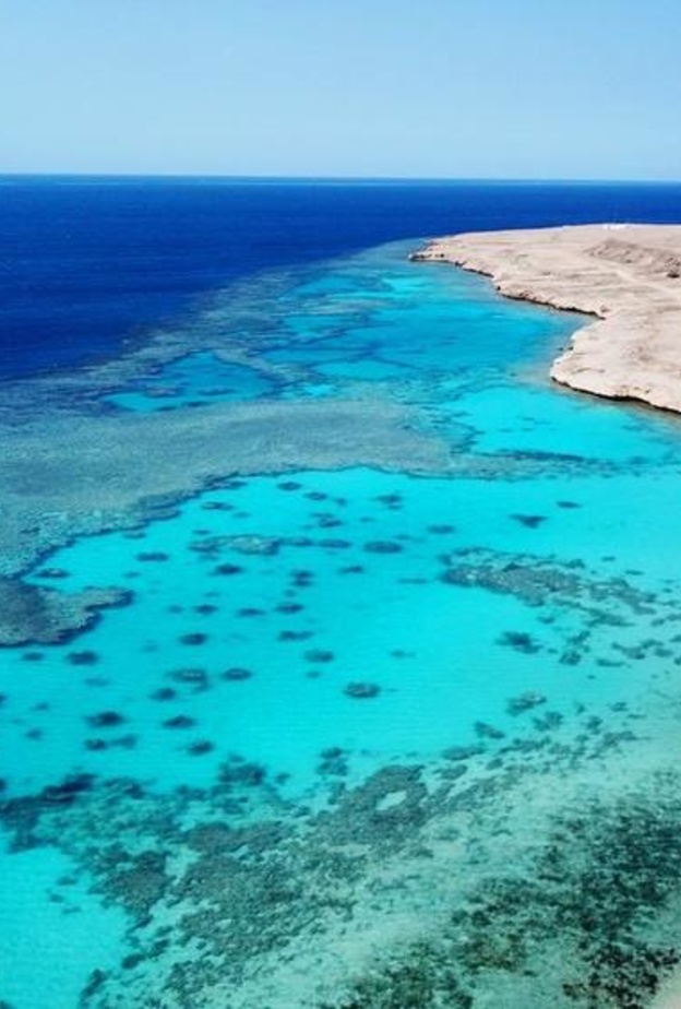 أملج.. رحلة الهدوء والاسترخاء في أحضان المياه الفيروزية