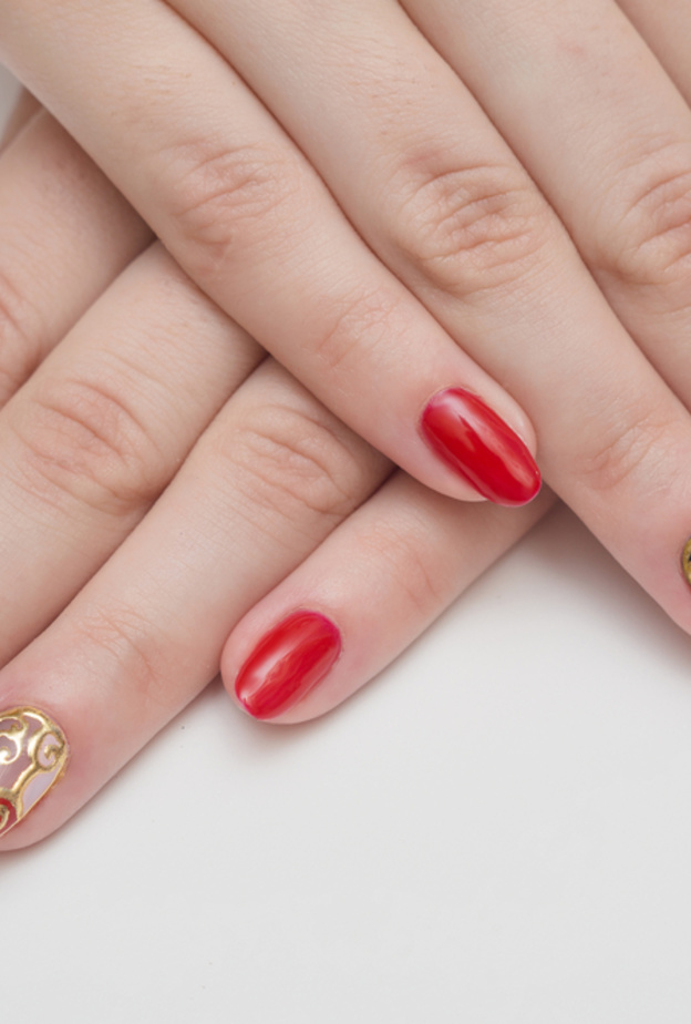 أفكار رسومات أظافر للإحتفال بيوم الحب العالمي 2022