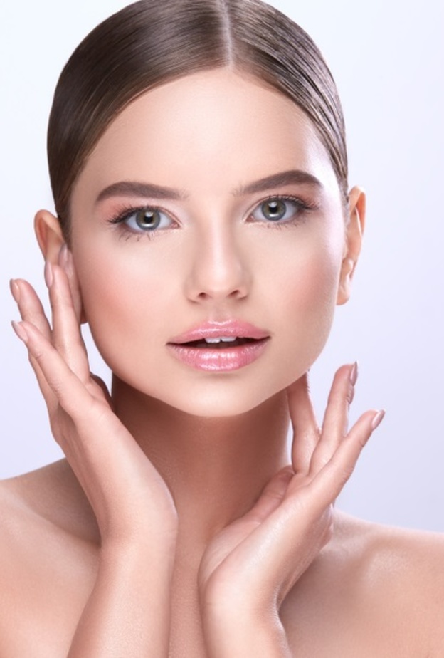 خلطات طبيعية من زيت اللوز لحل جميع مشاكل البشرة قبل عيد الحب 2022