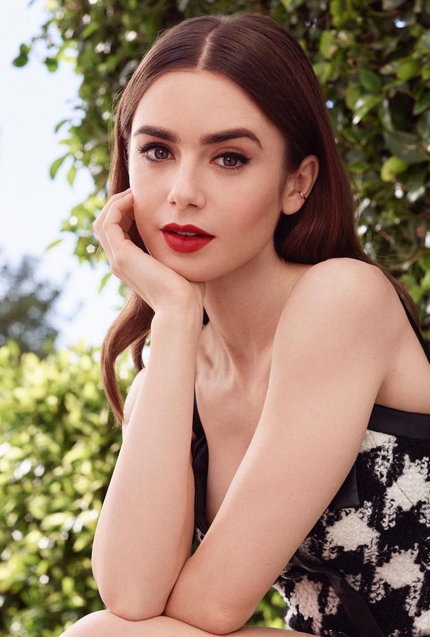 طرق وضع الروج الاحمر القوي الساحر من وحي Lily Collins