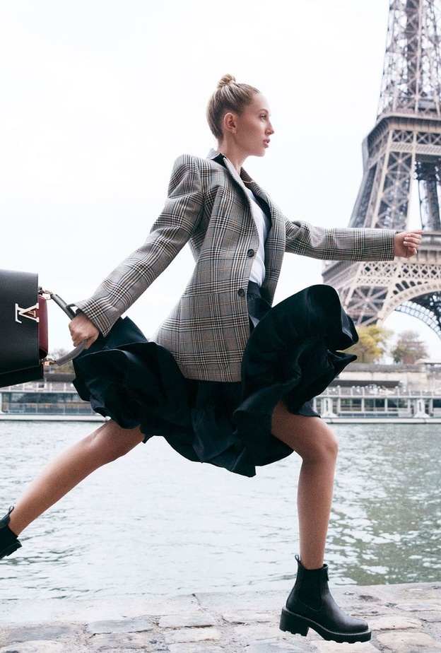 عملت ماريا أولمبيا أميرة اليونان والدنمارك مع دور أزياء كبرى مثل مايكل كورس و Louis Vuitton