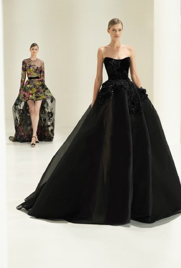 فساتين خطوبة مخملية@eliesaab