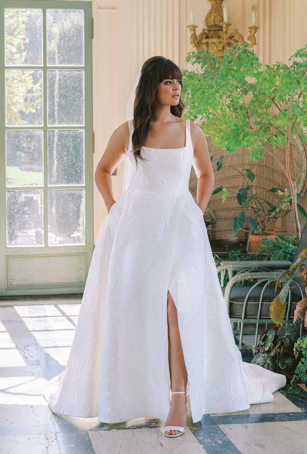 فساتين زفاف للعروس الممتلئة@annebarge