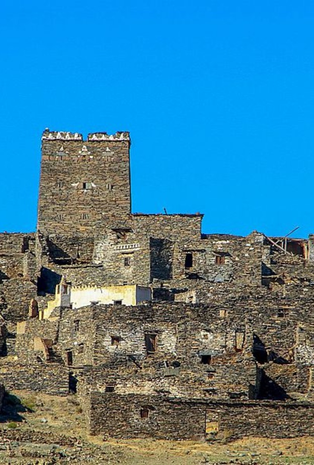 قرية الكلادا التاريخ والطبيعة الساحرة في الطائف