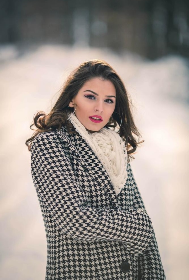 قطع مجوهرات تليق بإطلالة المعطف