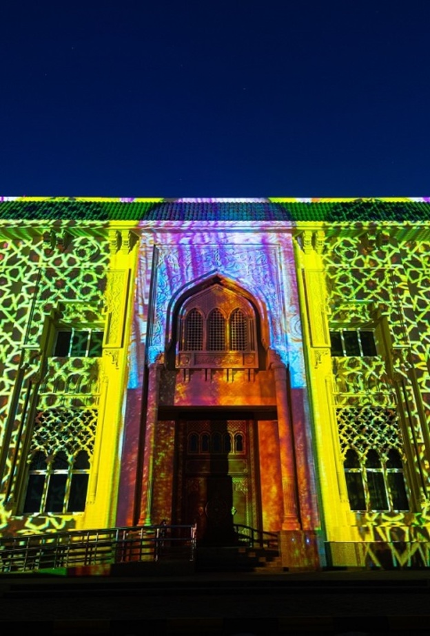 مهرجان أضواء الشارقة يواصل إبهار الزوار بعروضه الضوئية الخلابة.. إليكم مواعيد العروض