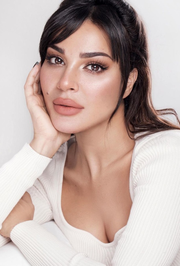 نادين نسيب نجيم من مواليد برج الدلو