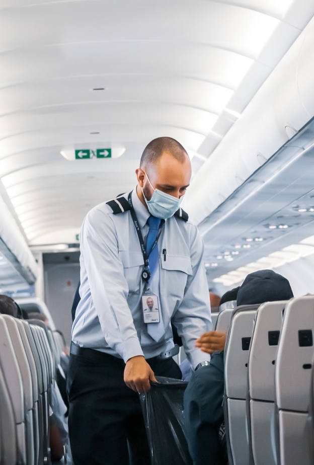 نصائح لتجنب العدوى والاصابة بالأمراض على متن الطائرة