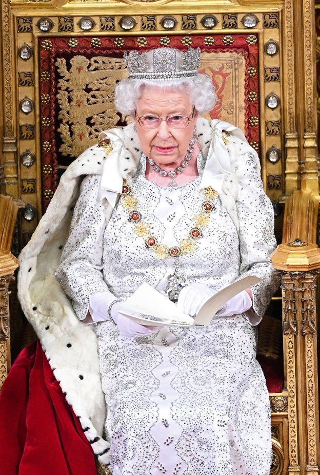 الملكة إليزابيث الثانية ملكة بريطانيا