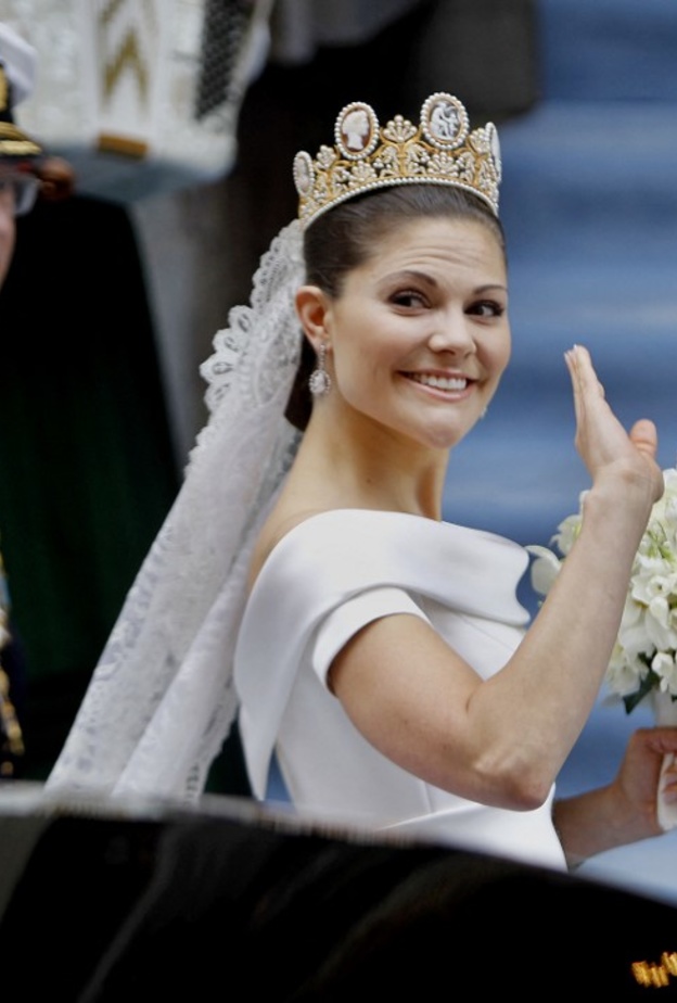 لماذا كسرت الأميرة فيكتوريا القواعد السويدية في حفل زفافها؟