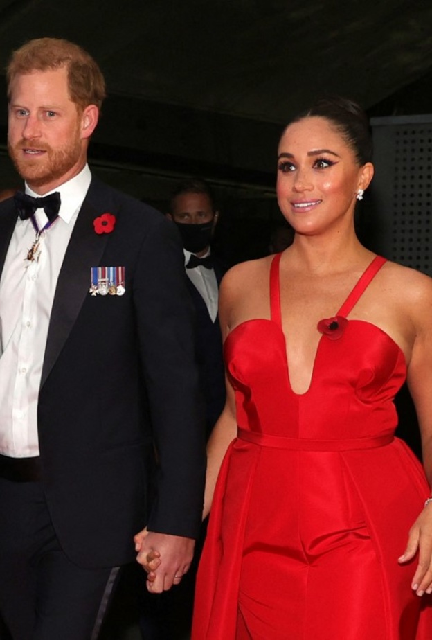 ما هي الحيلة الخفية التي تستخدمها ميغان ماركل لمنع زوجها من التحدث في المناسبات العامة؟