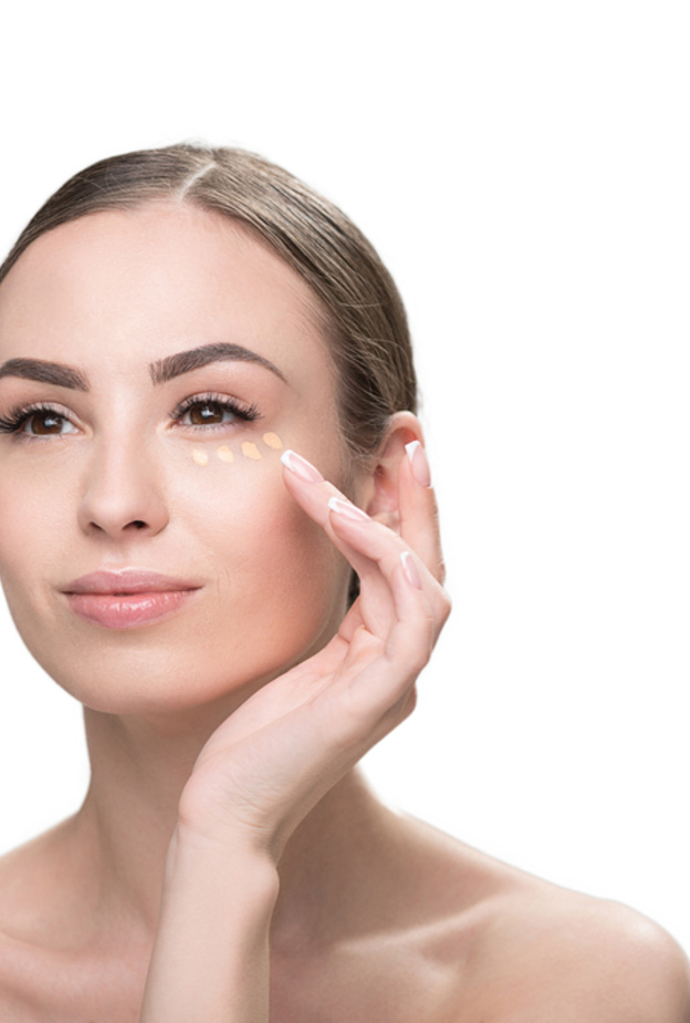 أسهل طرق تطبيق الكونسيلر لإخفاء الهالات السوداء