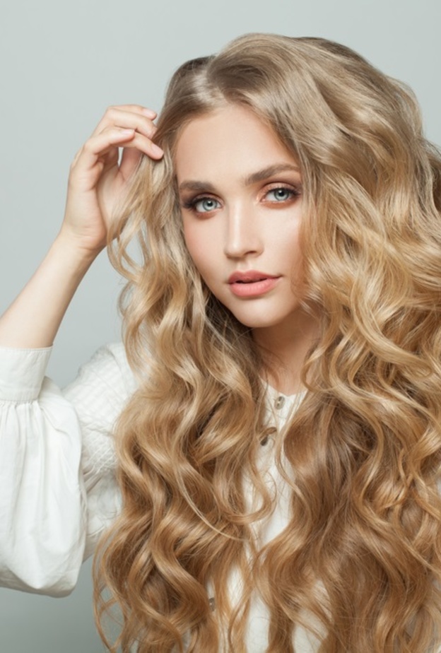 أهم الخلطات الطبيعية للتخلص من مشكلة تساقط الشعر وطرق استخدامها