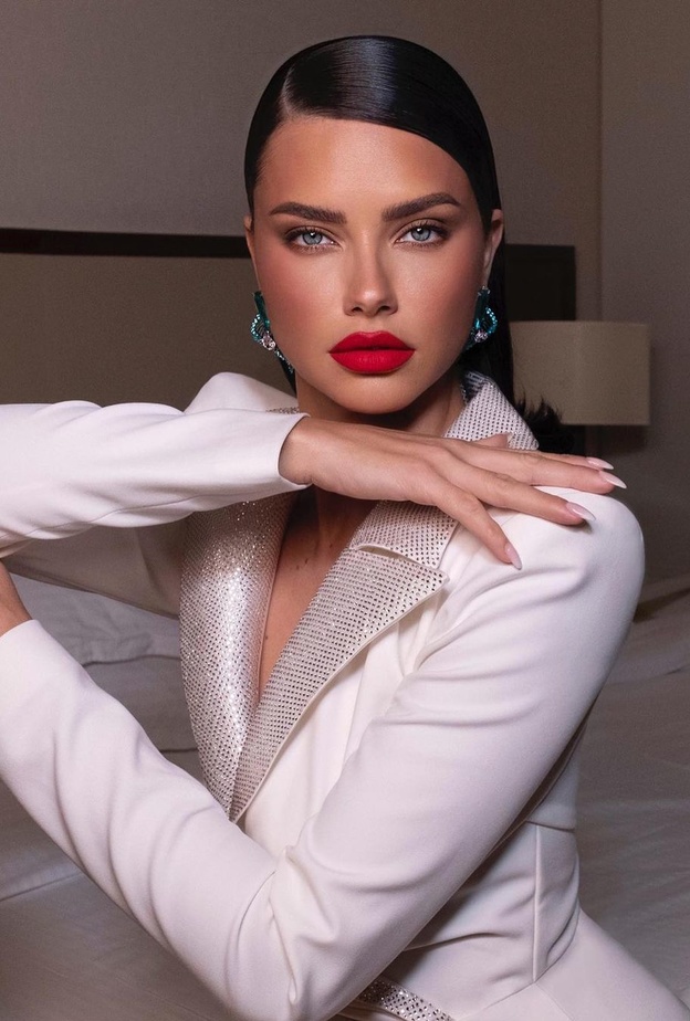 اجمل الوان احمر شفاه قوي ومخملي بأسلوب أدريانا ليما