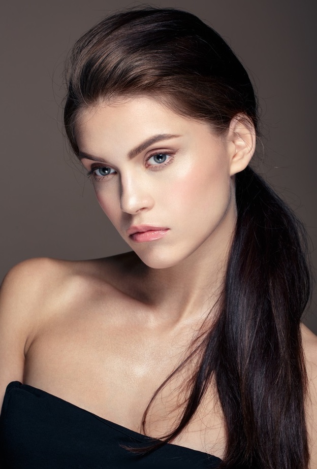 تسريحات شعر بسيطة أثناء النوم لشعر جميل كالحرير في الصباح