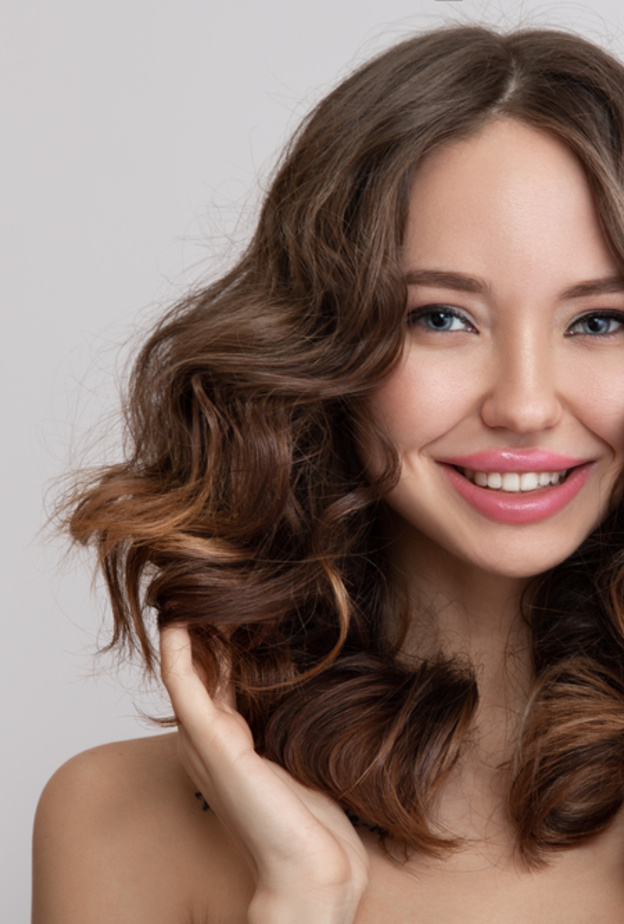 تطبيق ماسك بياض البيض والمايونيز يساعد على تخفيف تقصف الشعر