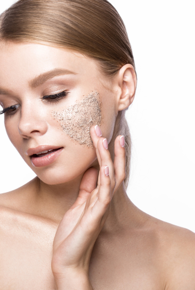 تقشير البشرة بالشوفان والبيكنج بودر طريقة فعالة في تنظيف الجلد