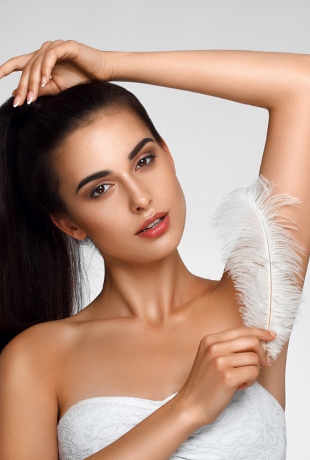  3 خلطات طبيعية من زيت الورد لتفتيح المناطق الحساسة