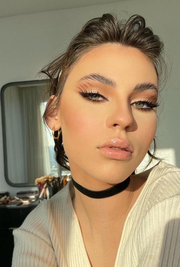 صورة من حساب خبيرة التجميل هيلدا داغر لطريقة وضع ظلال الجفون الجديدة