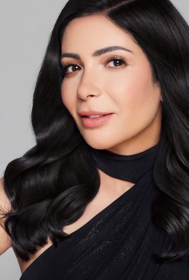 مكياج نيود جذاب للسهرات من وحي إطلالات مني زكي