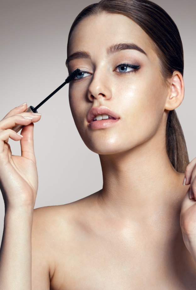 وصفات طبيعية لإزالة الماسكارا مجربة وفعالة