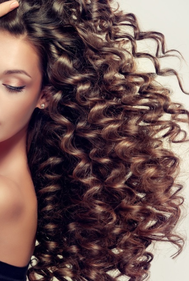 وصفات طبيعية لتكثيف الشعر المجعد الرقيق