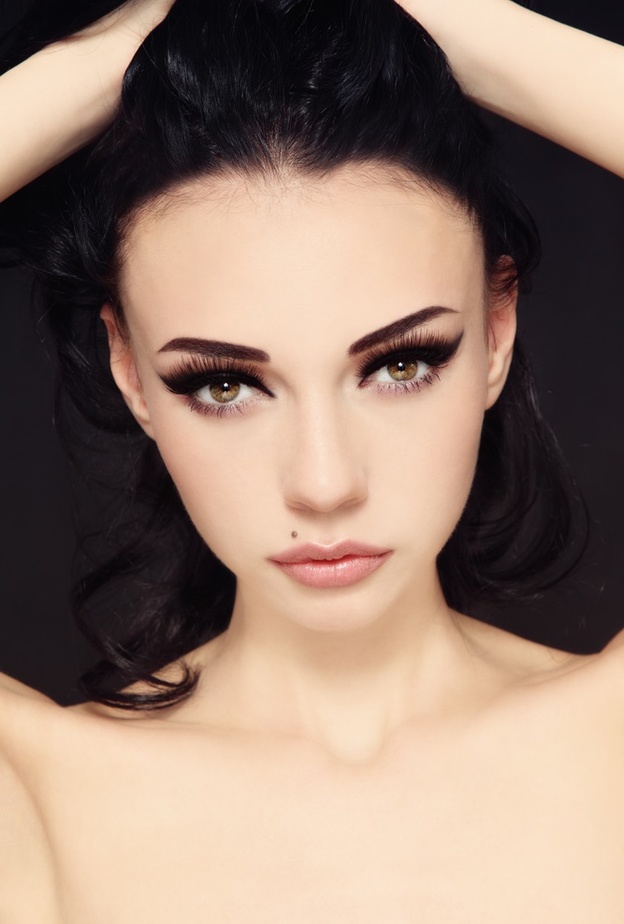 الحلاقة الجراحية تعتبر فعالة في إزالة شامات الوجه