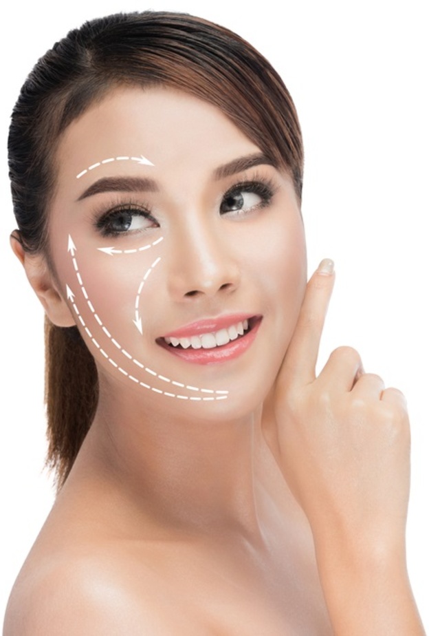 عملية نفخ الخدود لإخفاء التجاعيد قبل يوم الحب العالمي 2022