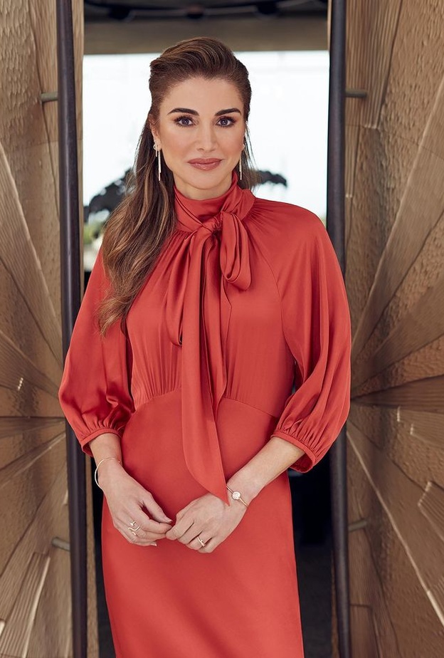 تنسيق إطلالات لعيد الحب من وحي إطلالات الملكة رانيا الفخمة والراقية